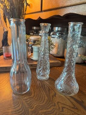 VTG 3 Clear Glass Bud Vase Trio - Elegant Cut Glass Accent